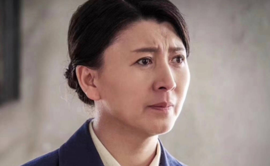 闫学晶向吉林捐一车物资被嘲张凯丽捐100万获赞慈善分大小