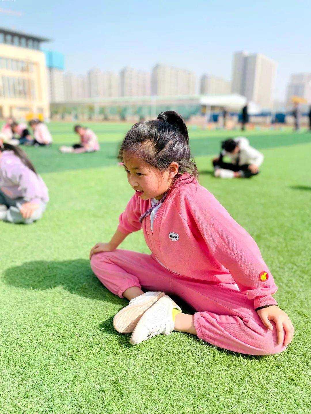 教室溢满了书香操场洒满了阳光孩子眼中盛满了光拍摄:王帅娟诗歌创作