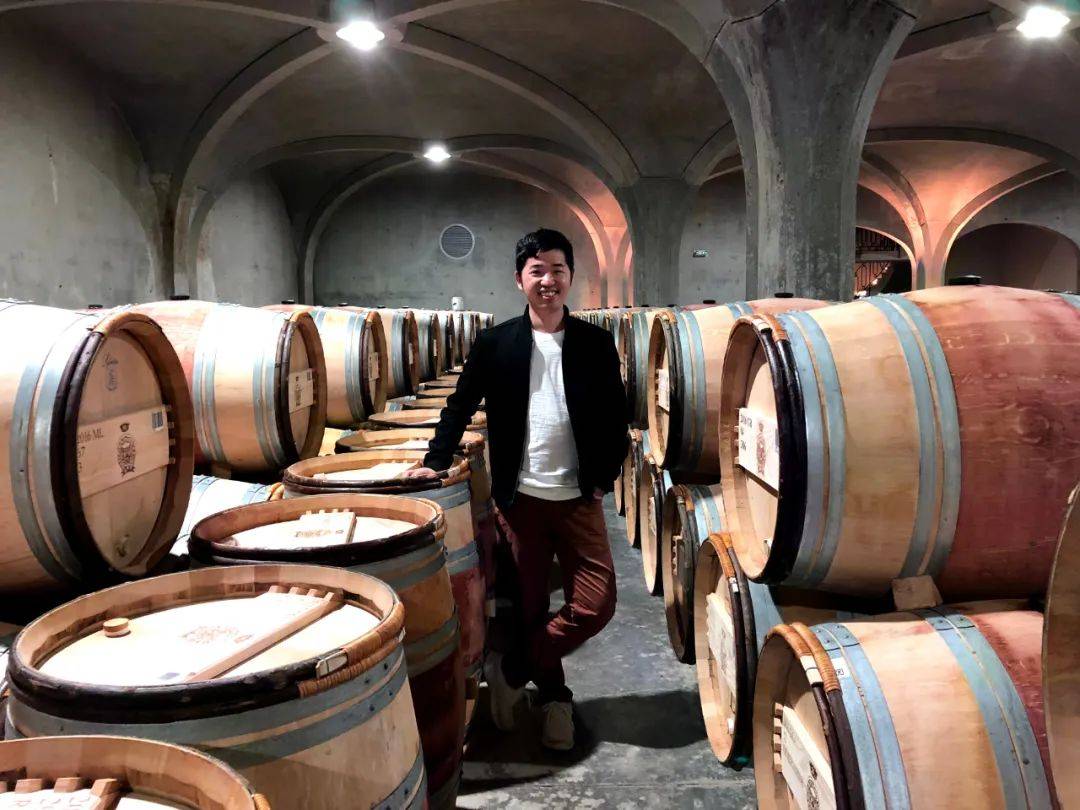 副业|他把葡萄酒当副业年入50-60万:20年行业老兵劝年轻销售太别在意底薪!