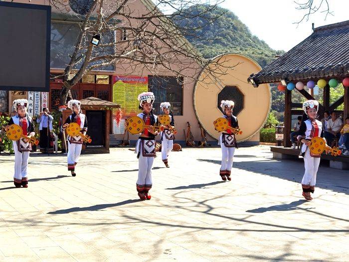 到弥勒可邑小镇体验彝族文化和风情_阿细人_生活_旅游