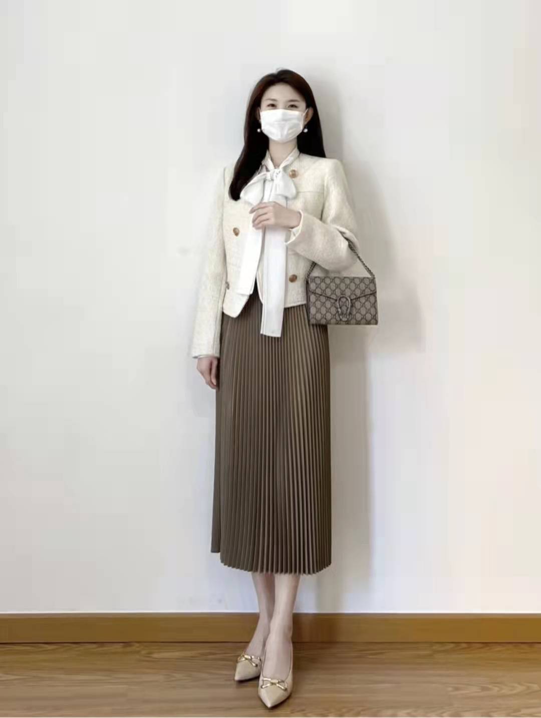 长款百褶裙搭配什么上衣和鞋子好看