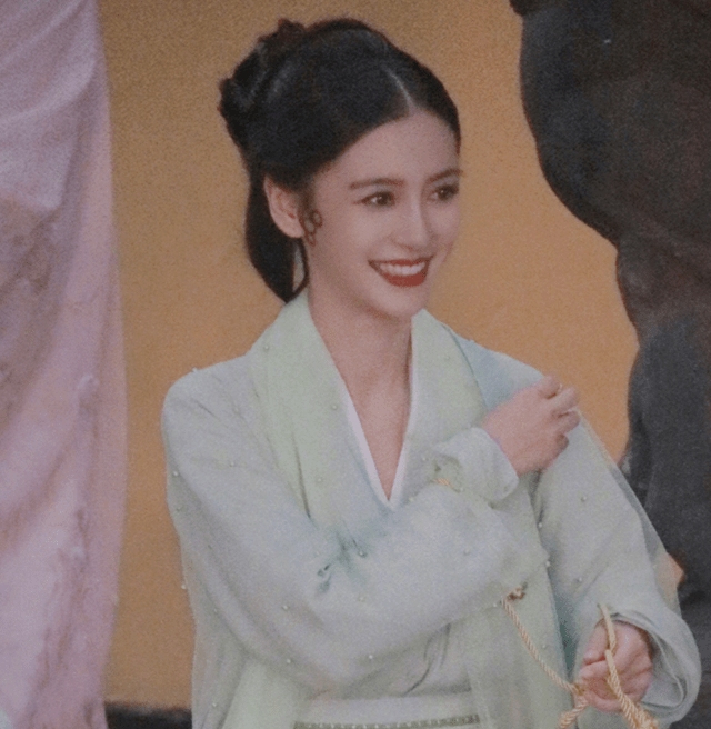 观众|baby来《萌探》当飞行!瞧见她的“青蛇”扮相,这期要美成焦点了