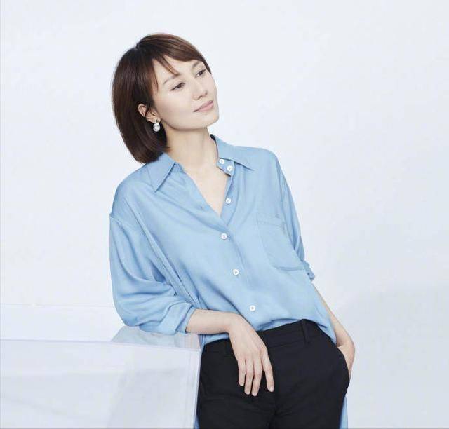 效果 袁泉真是“基础款”代言人！春天学她这样穿衬衫，气质高级又减龄