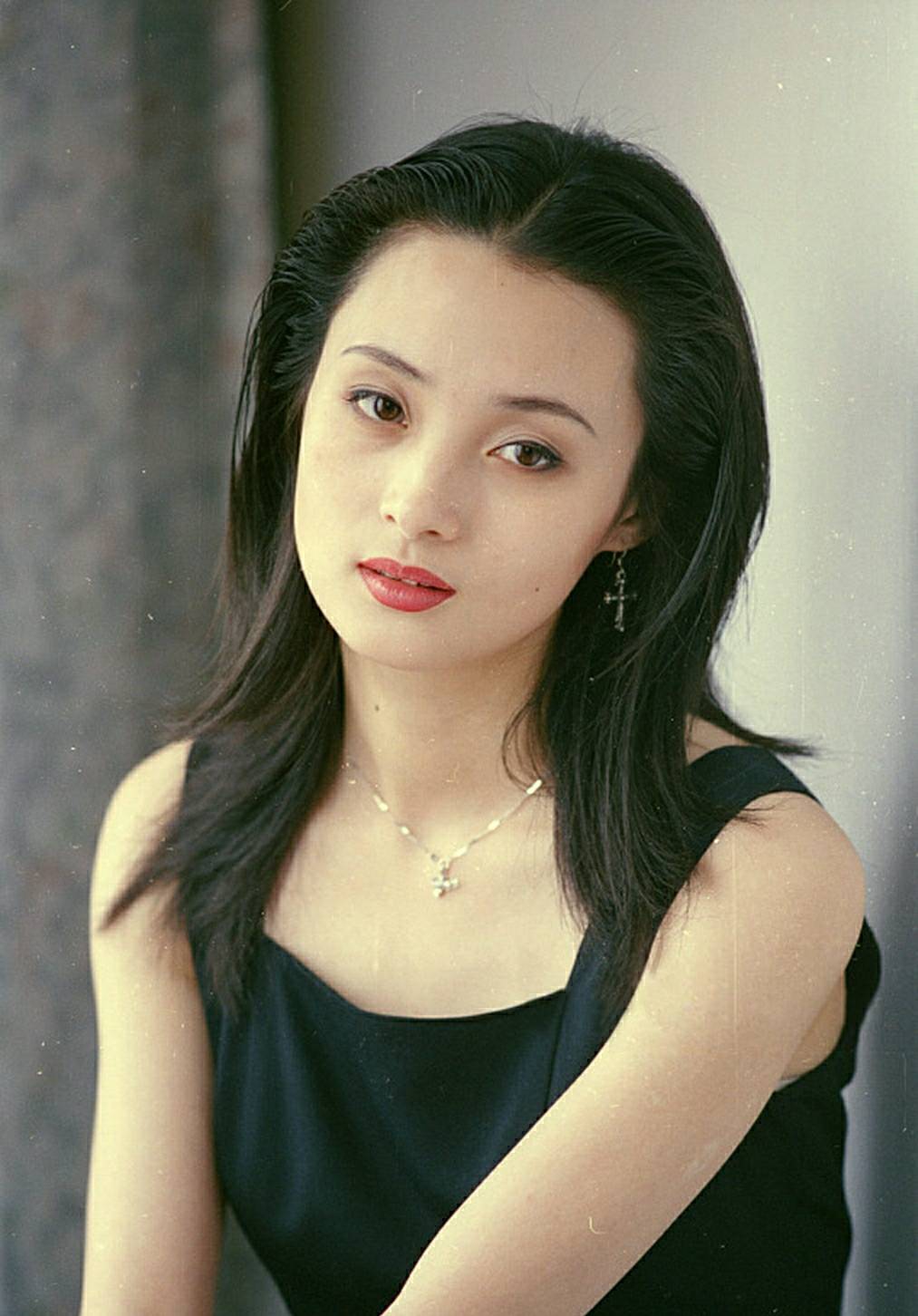 直到看了蒋勤勤九十年代的旧照,我信了她是纯元皇后?