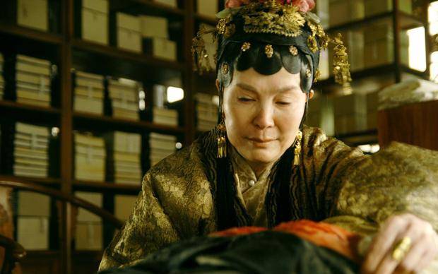 原创红楼梦贾母一向宽厚待人却有两次发怒她在担忧什么