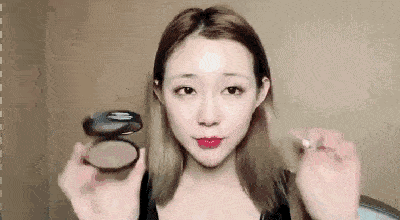 Nicole50岁的女人，化妆不用扮嫩，画这3个地方就够了，优雅还显气色好