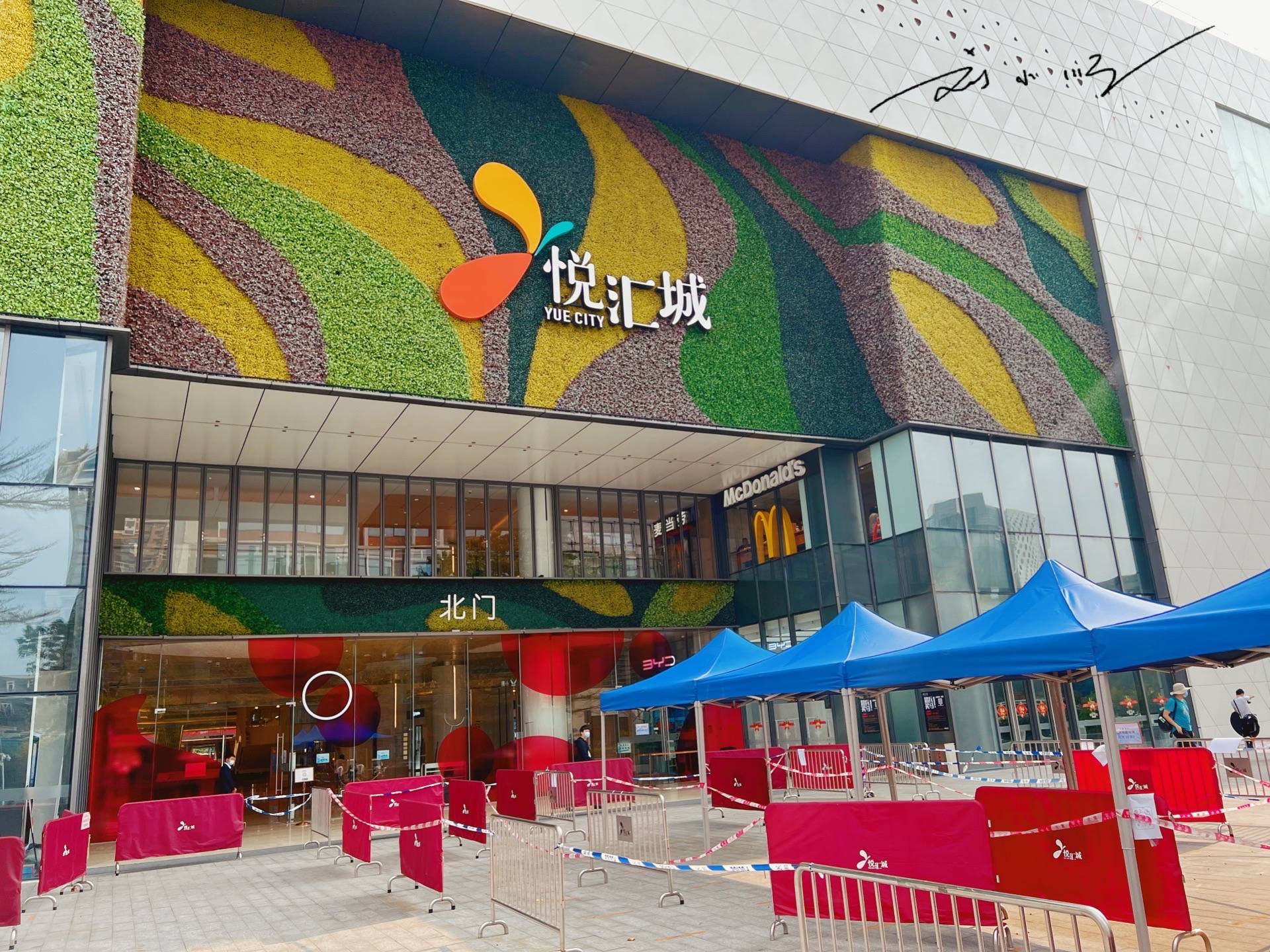 广州第二大商场,就在荔湾区,虽然开业没多久,人气却很旺