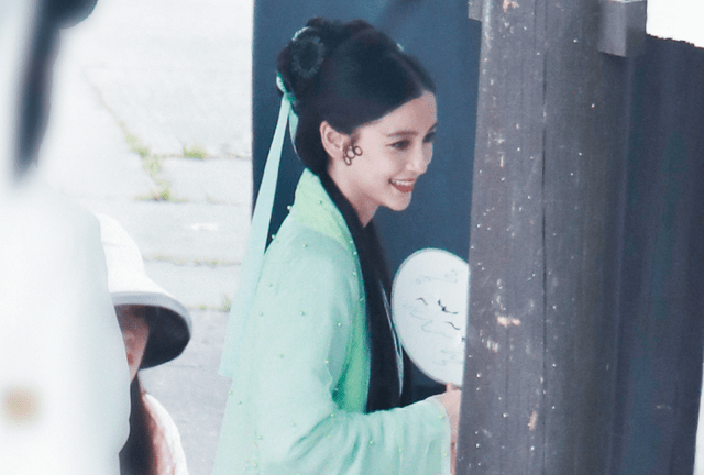 观众|baby来《萌探》当飞行!瞧见她的“青蛇”扮相,这期要美成焦点了