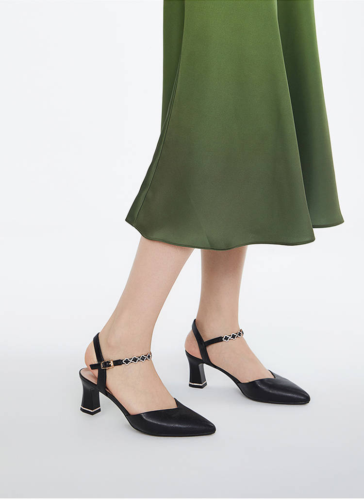 短裙 女生需要哪些基础款的鞋子