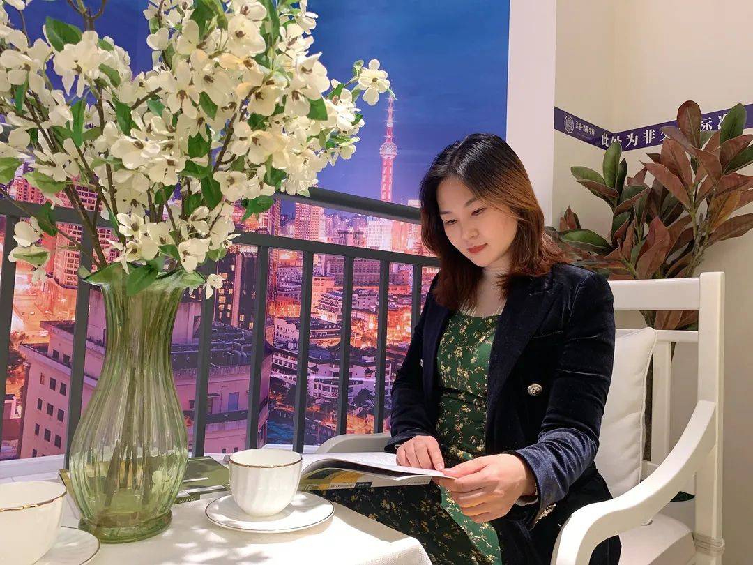 苗莲花专访李佳臻在人生的低谷触底反弹走向巅峰