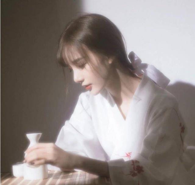 头像 女生头像:总有一个人的出现,令你觉得人间值得