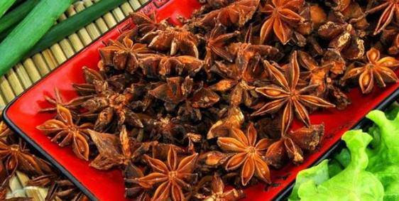 去菜市场上买了二两八角到家之后才知道是假八角你买对了吗