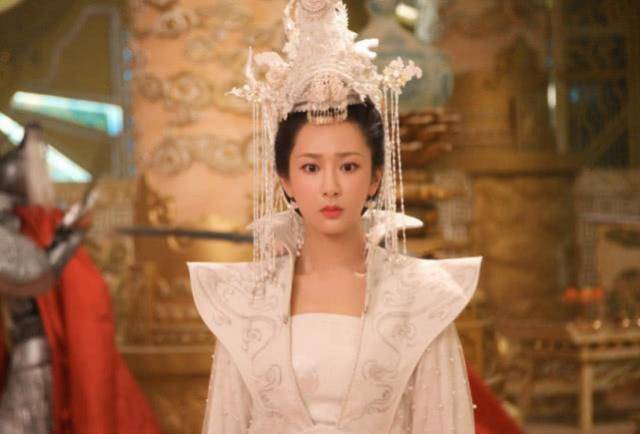 李慧珍 娱乐圈5位当红女星穿白衣古装，个个迷人，唯独她暴露缺点