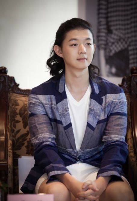 原创9年前吃软饭如今想用900万买自由霍尊的渣看火风年轻时就知道