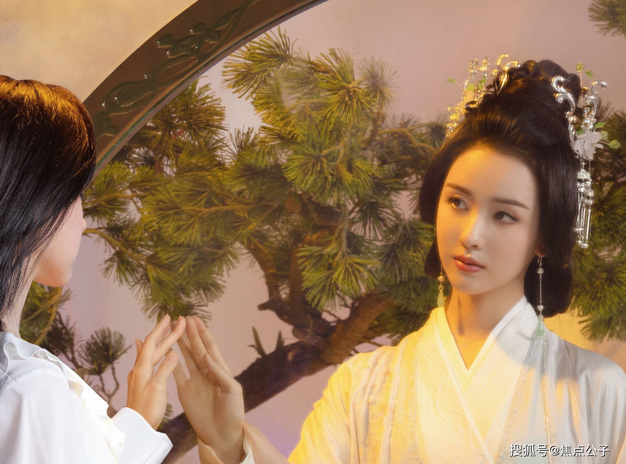 服化道天花板长月烬明杀青罗云熙的造型保密工作极好