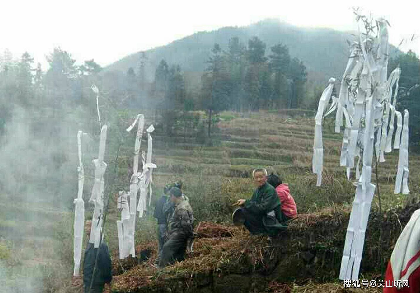 有些农村清明祭祖扫墓为何叫挂青挂飞青是什么意思