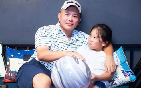 女儿 41岁刘涛携一双儿女登封面，儿子帅气但更像妈妈 女儿像爸爸