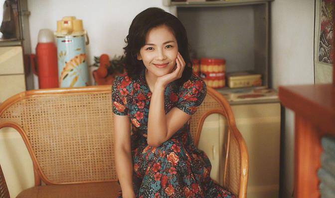 贵妇 43岁刘涛真是女富婆,穿3万西装拎10万包,搭2万绿色长裙赶飞机美如画