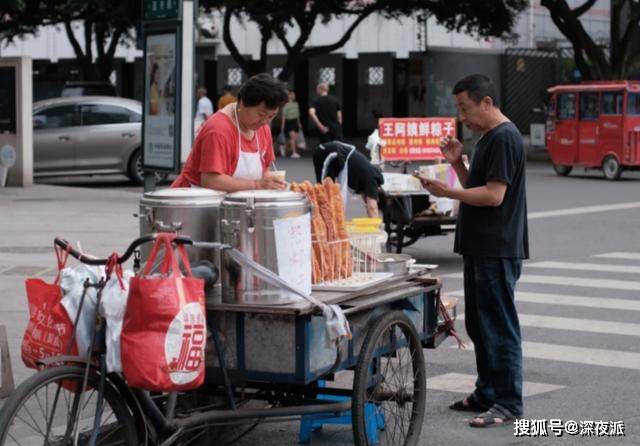 食品|“糊弄式早餐”悄悄蔓延，小学学生经常吃，父母却一点儿也没发觉