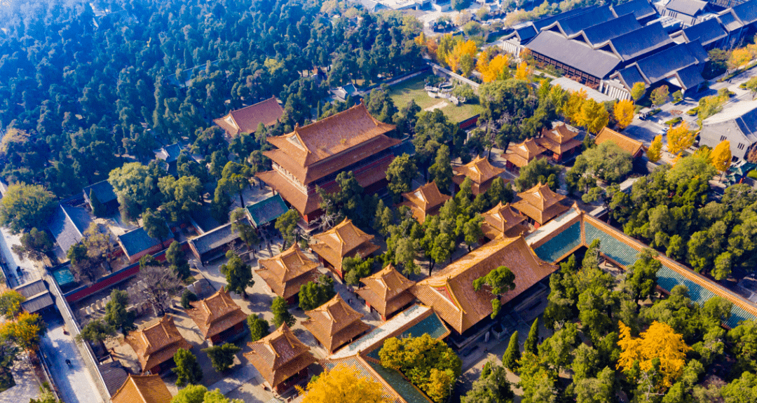 简介:山东省济宁市曲阜市的 孔府 , 孔庙 , 孔林 ,统称曲阜"三孔",是