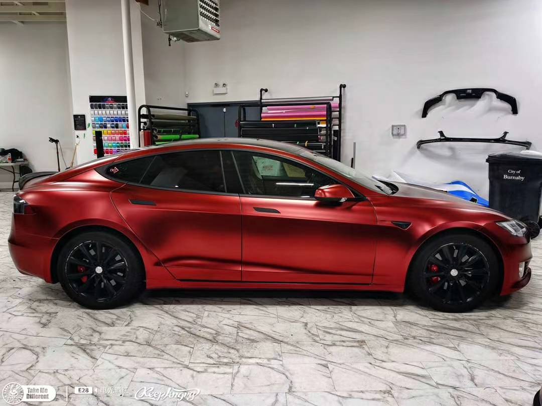 女神心中醉美的颜色,特斯拉tmd潮牌电光酒红改色膜_take_dcc-wraps