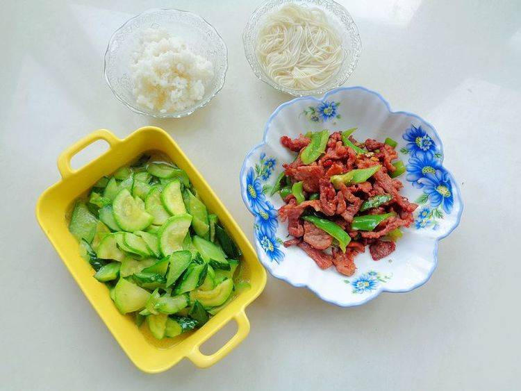 午餐|我家周末三餐，煎饺子配炖排骨，简单美味，健康过春天