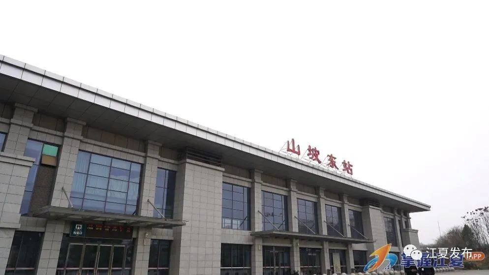 今年我区将加快启动山坡南部交通枢纽,医疗中心等工程建设,升级改造