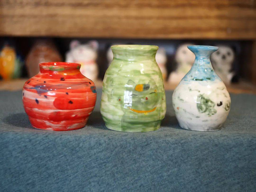 上釉烧制后,方可窥见的斑斓色彩~_双手_陶泥_国家教育部