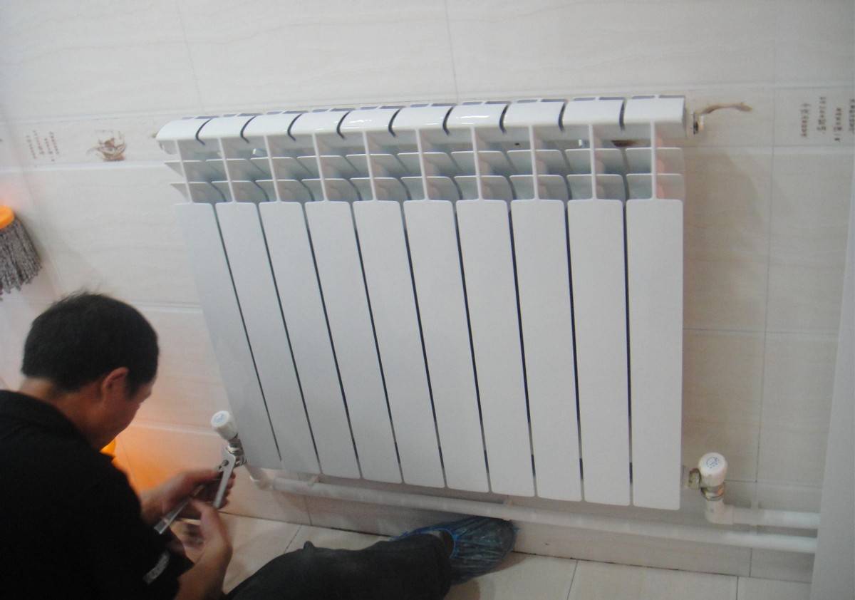 暖气回水管总是不热不要抱怨供暖公司找准原因自己就能解决