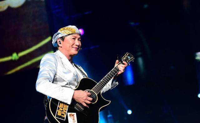 许冠杰和周星驰:骄傲属于自信者,我们不需要一个"谦虚"的世界_主人公
