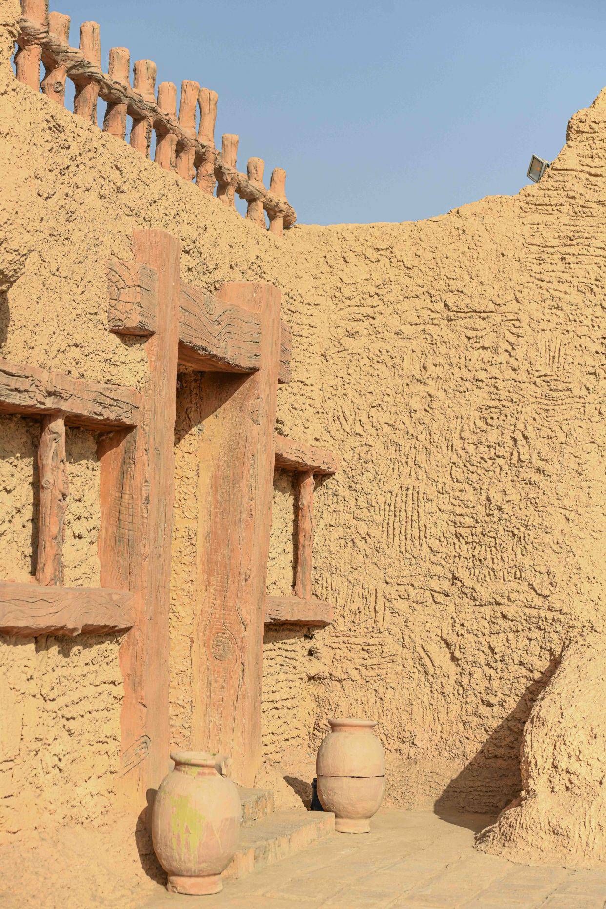 沙海中沉寂千年的古城遗址，没有留下任何记载的谜城，就藏在新疆