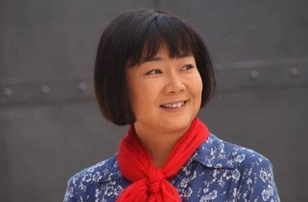 原創薩日娜被初戀258元娶回家靠丈夫養活6年如今怎麼樣了