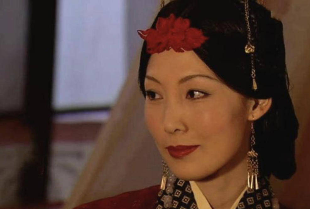 下巴TVB钟爱长脸女星？有人端庄大气，有人造型拉胯变“苦瓜脸”！