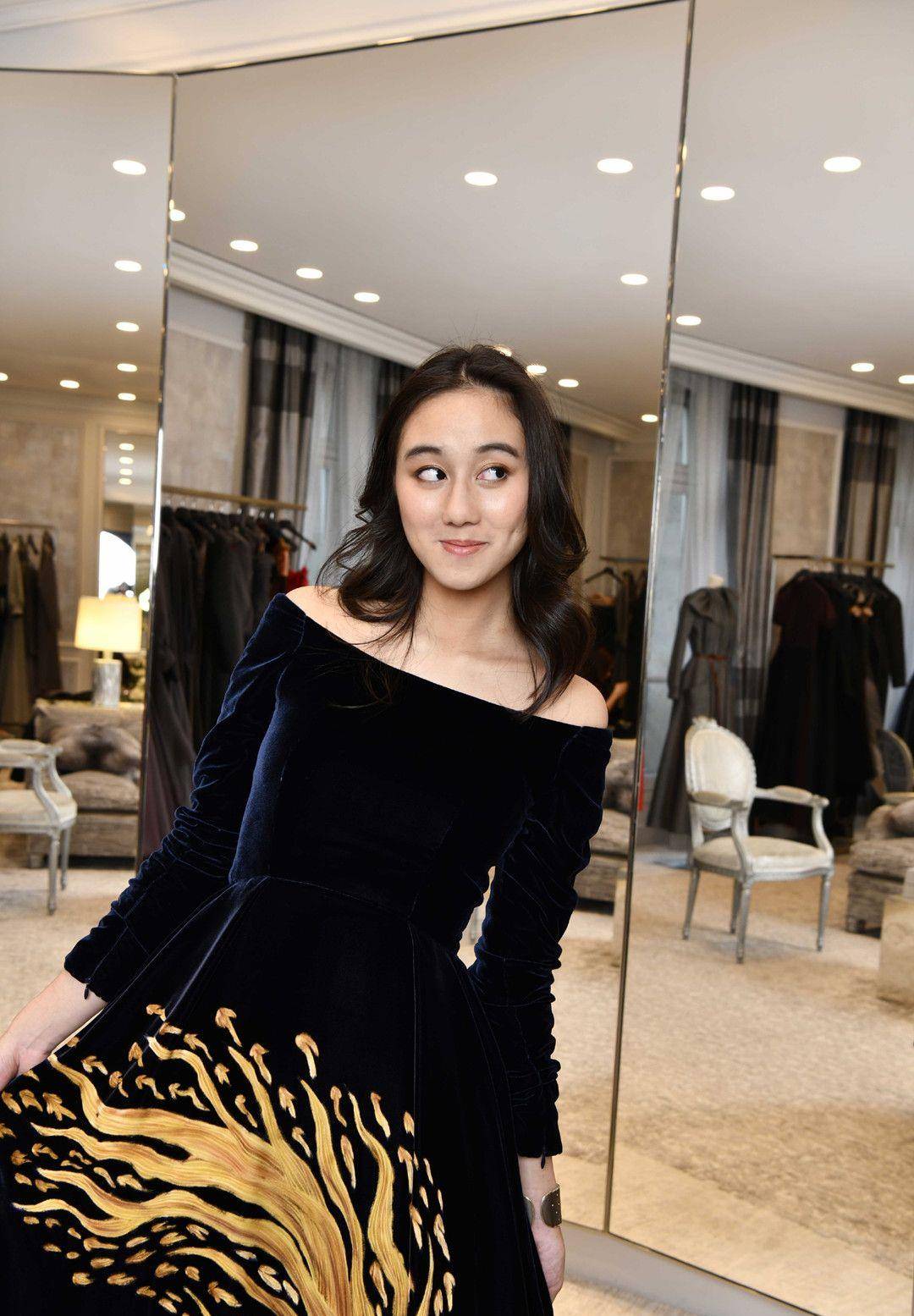 还有一位儿子叫何猷佳,出生时间及年龄不详,有关他