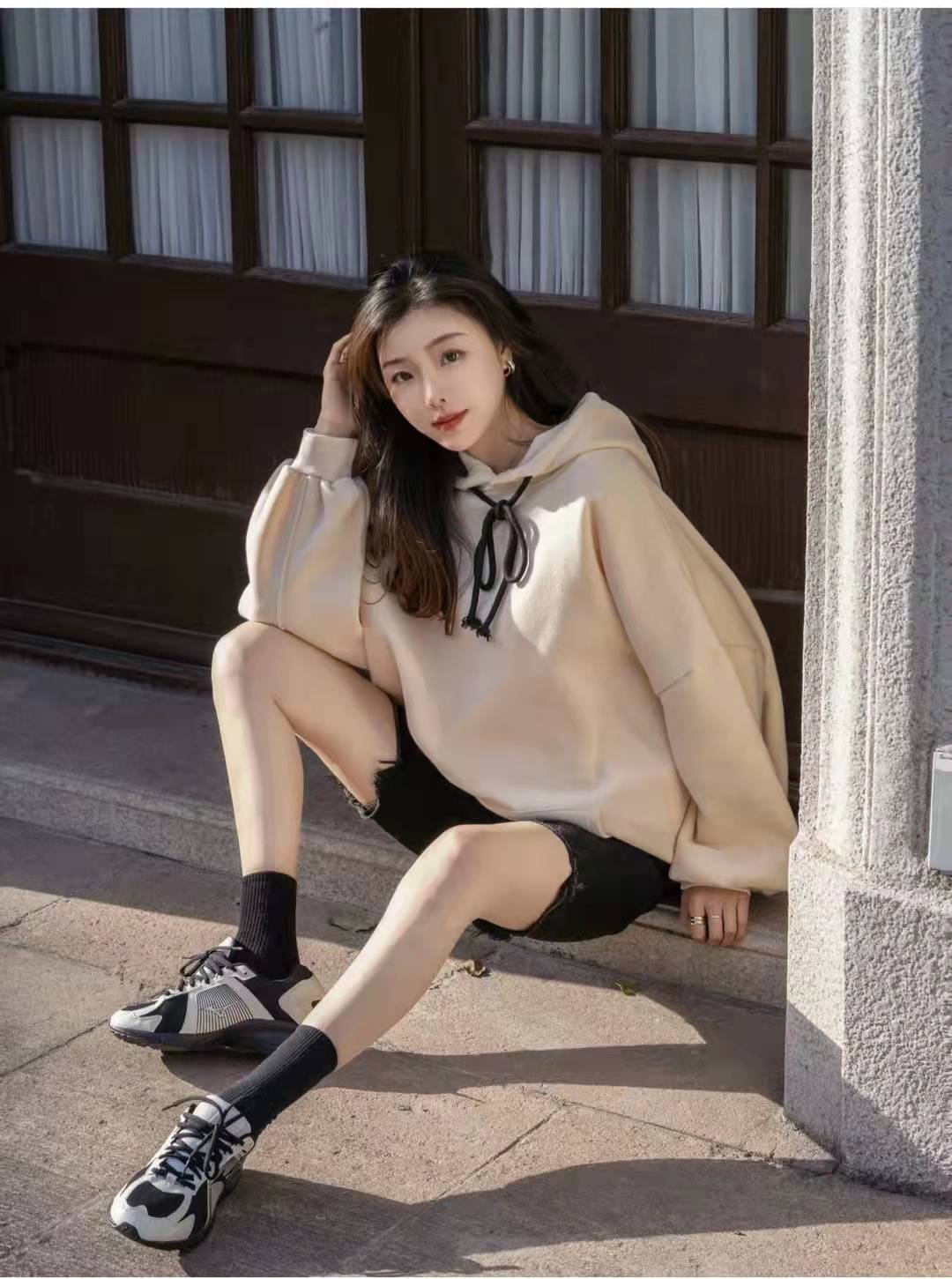 卫衣配什么裤子和鞋子好看