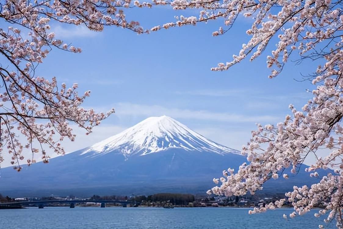 原创日本紧急修订火山喷发避难方案难道富士山真的要苏醒了吗