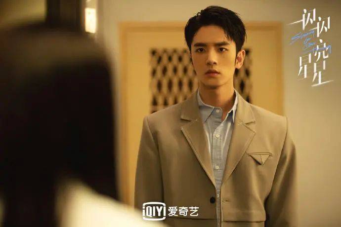 原创何泓姗恋情曝光与男友牵手回酒店网友和胖胖啥时候分手的