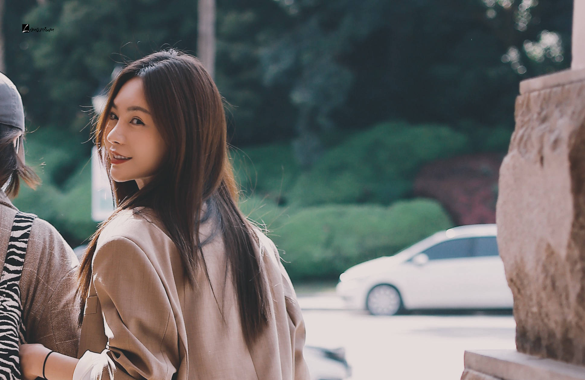 沈梦辰穿着休闲仪态优雅 懒理怀孕传闻心情大好