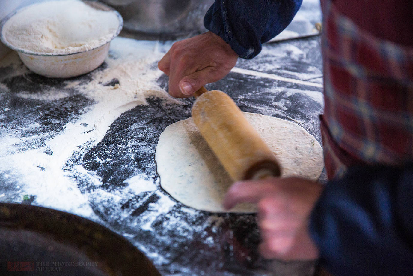 金华排名第一的小吃浦江麦饼有着让人着迷的味道才5块钱一个