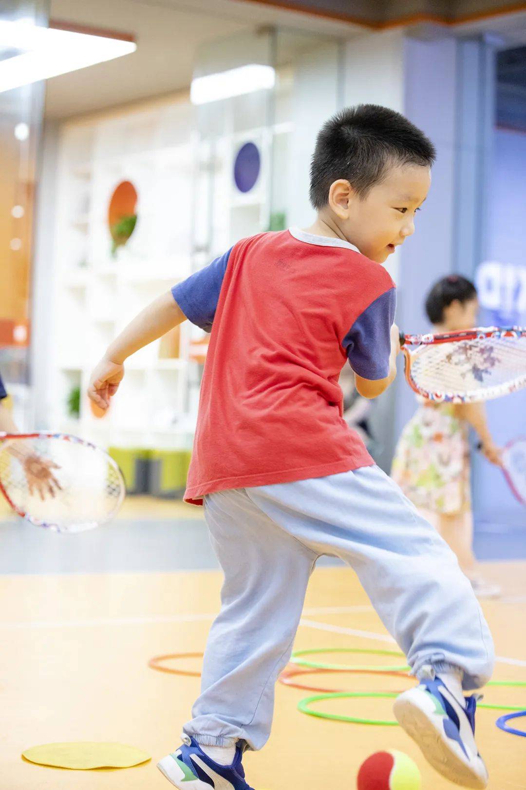 这个短式网球场里藏着少儿网球步伐训练的小秘密!_儿童_场地_移动