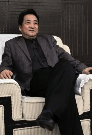 姜昆掐断女儿明星梦,带养子上春晚,今养子成他骄傲_姜珊_父亲