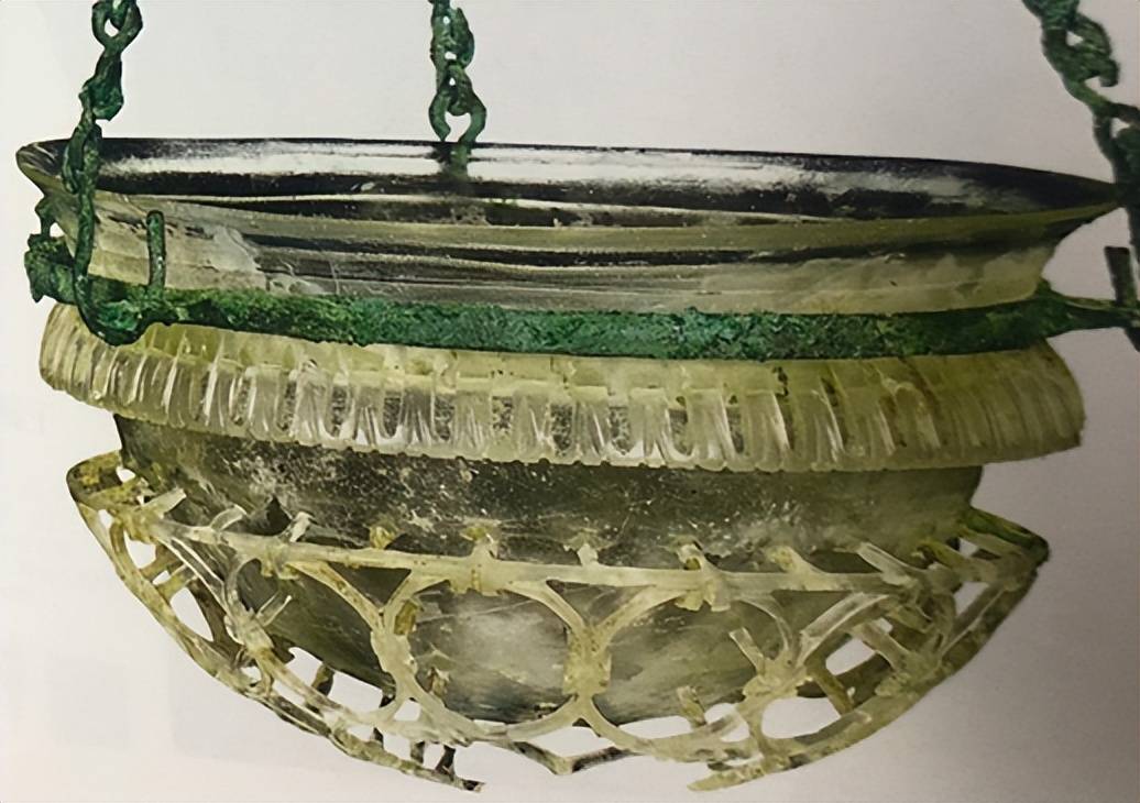 原创
康宁博物馆有个“谜”样的笼杯,有人说是酒杯,其实它有另外用途