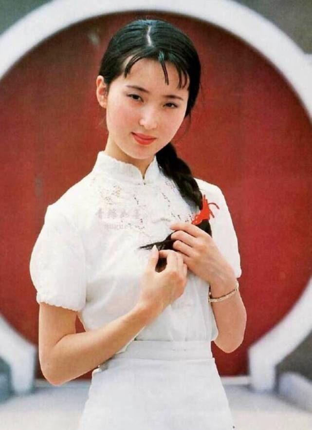 陈晓旭让林黛玉成为经典而她的现实穿搭更是惊艳十足