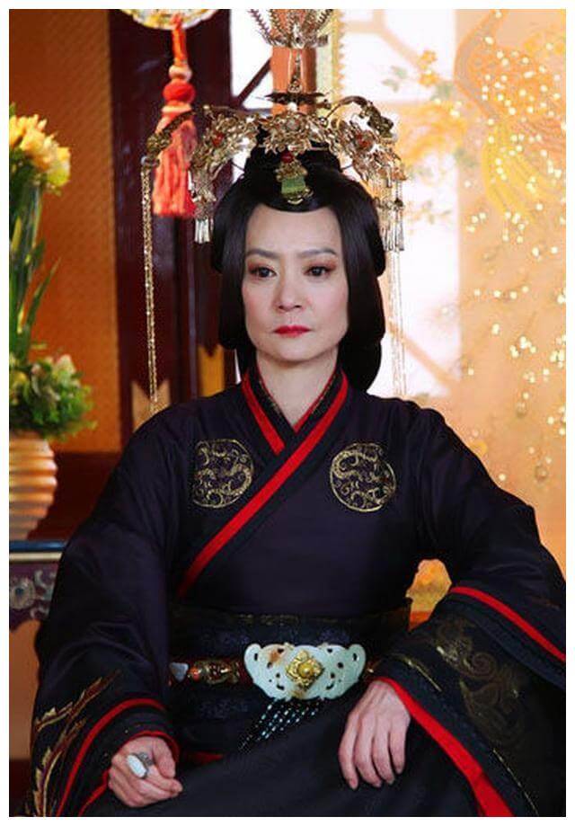 在古代,一个女人的最大的骄傲就是按父母之命媒妁之言嫁个有钱的男人