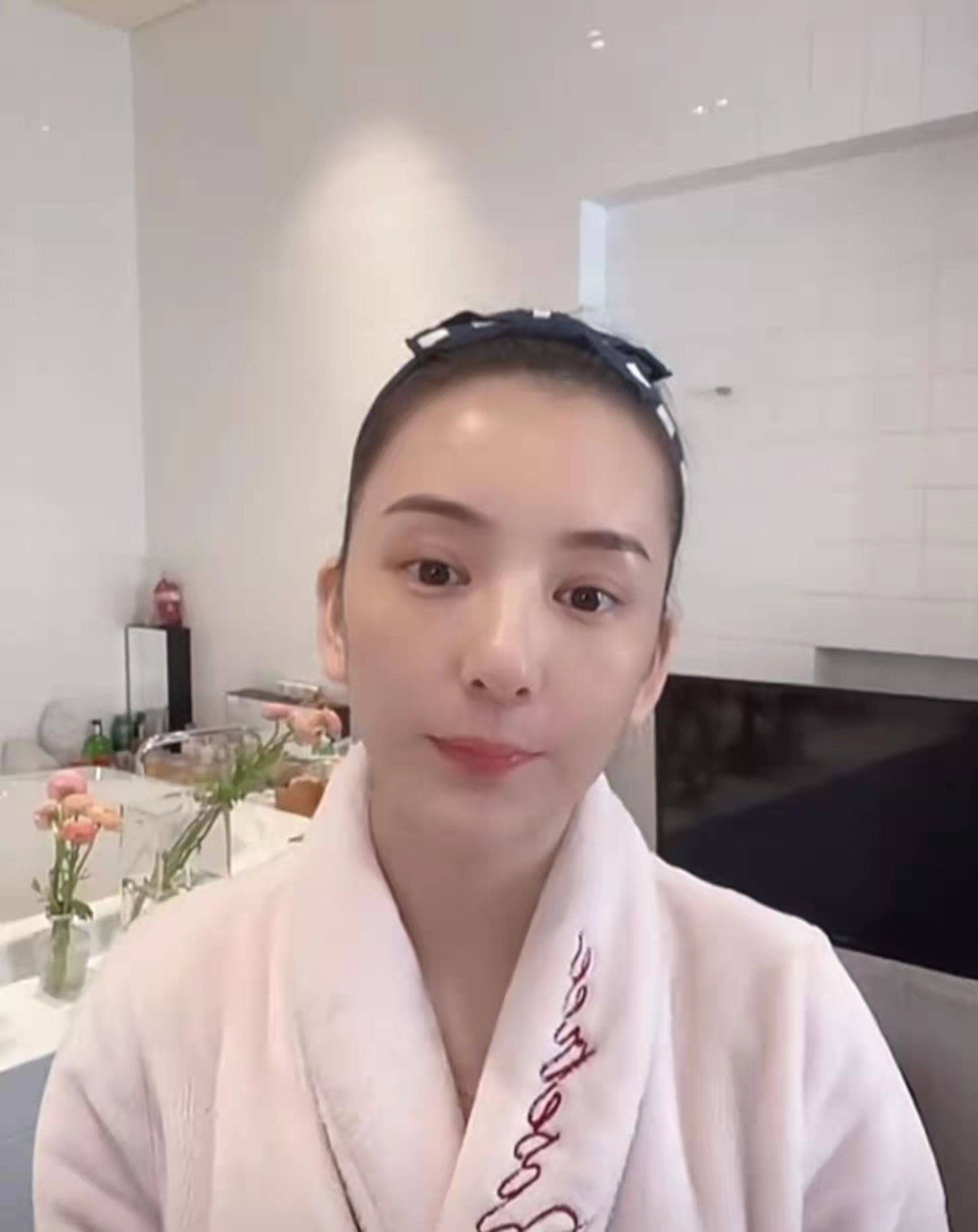 天王嫂方媛晒日常意外曝光超豪浴室富婆级面膜被猜怀第三胎