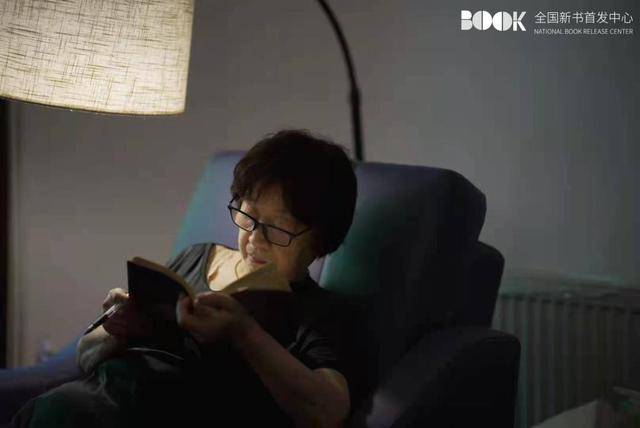 80岁成为作家,网红奶奶杨本芬新书《我本芬芳》深圳首发