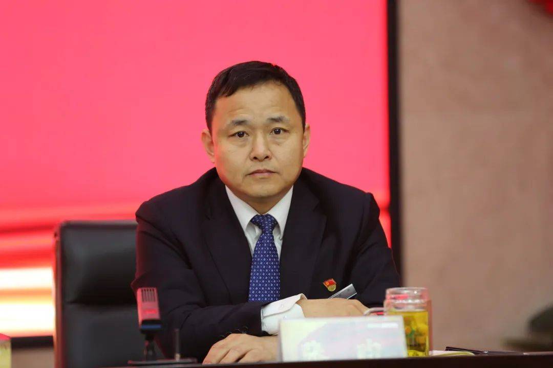 会上,党委委员,副行长赵永林解读了晋中审计中心《关于加强"红马甲"