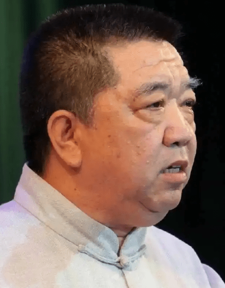 72岁相声名家孟凡贵罕见出镜头发眉毛花白首谈与郭德纲传闻