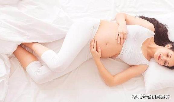 怀孕后，孕妈睡觉频繁翻身，很可能会带给胎宝宝3个“变化”