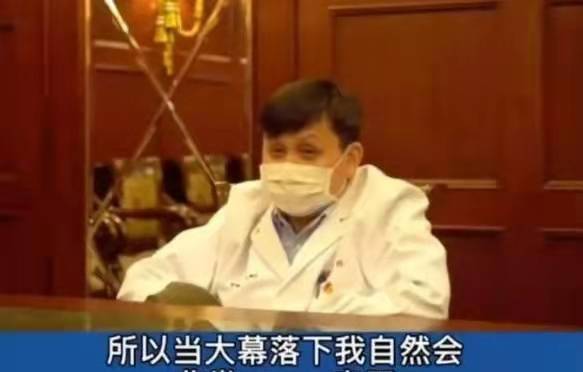 张文宏从万人追捧到被人唾骂，现实处境令人心疼：人生高处不胜寒